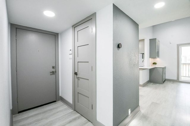 2300 Augusta Drive 28, Houston, TX 77057