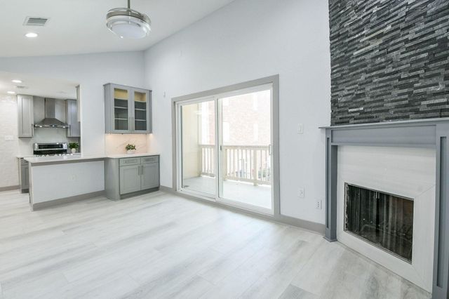 2300 Augusta Drive 28, Houston, TX 77057