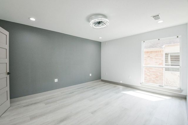 2300 Augusta Drive 28, Houston, TX 77057