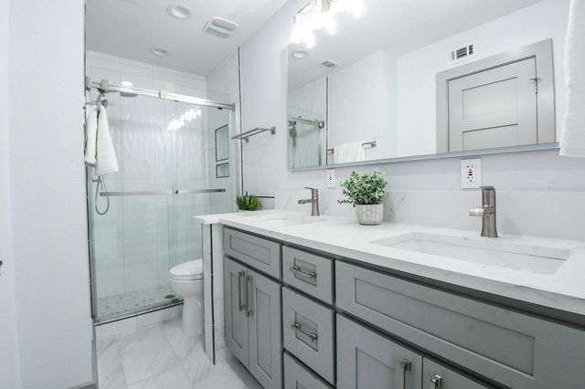 2300 Augusta Drive 28, Houston, TX 77057