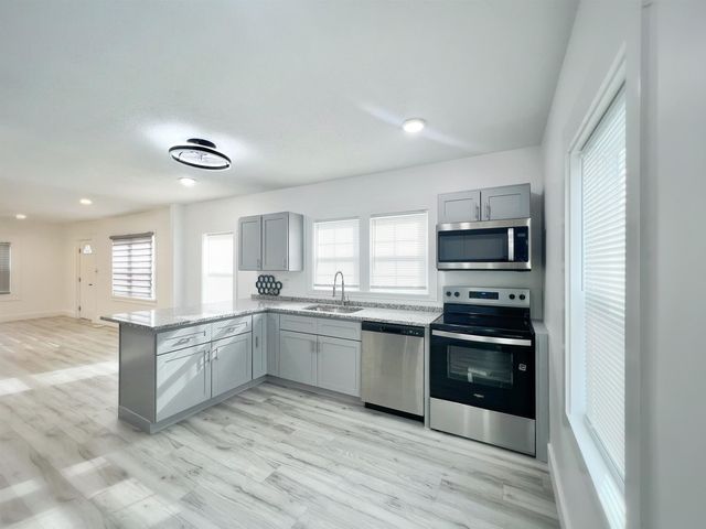 208 B Collins Avenue, Spartanburg, SC 29306