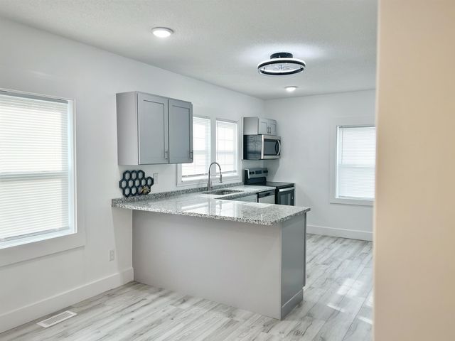 208 B Collins Avenue, Spartanburg, SC 29306