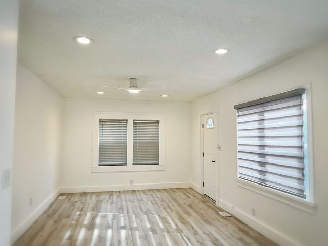 208 B Collins Avenue, Spartanburg, SC 29306