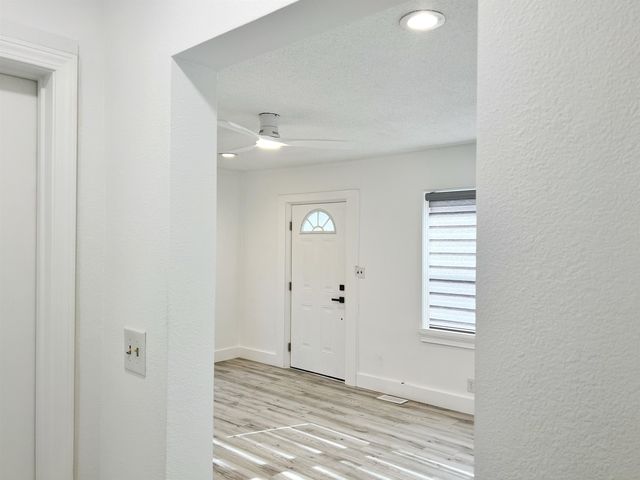 208 B Collins Avenue, Spartanburg, SC 29306