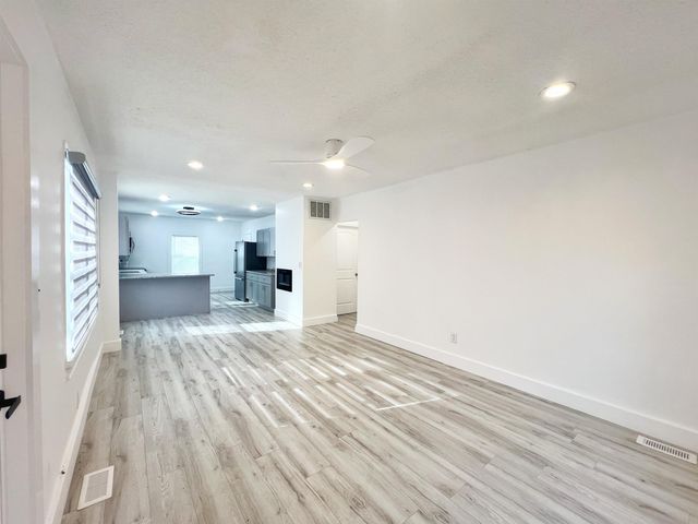 208 B Collins Avenue, Spartanburg, SC 29306