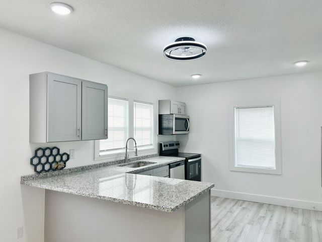 208 B Collins Avenue, Spartanburg, SC 29306