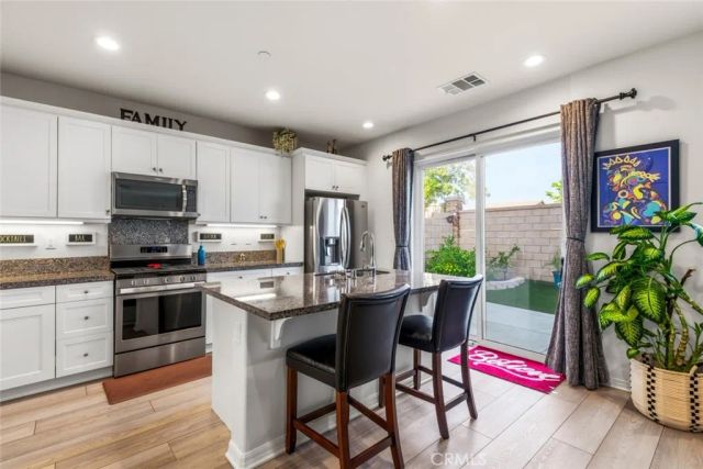 6389 Bluestone Way, Fontana, CA 92336