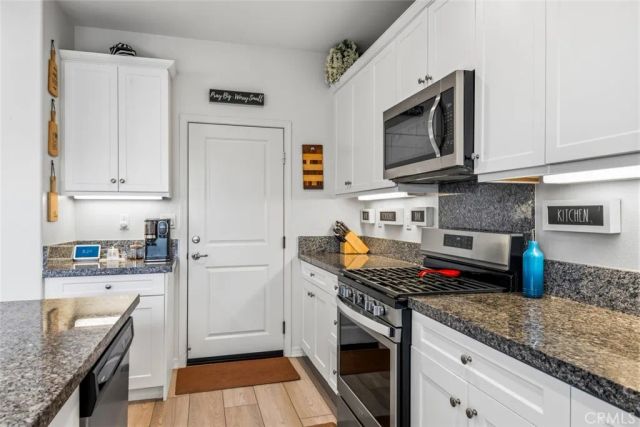 6389 Bluestone Way, Fontana, CA 92336