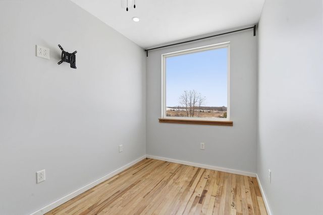 5589 W Farm Road 104, Springfield, MO 65803