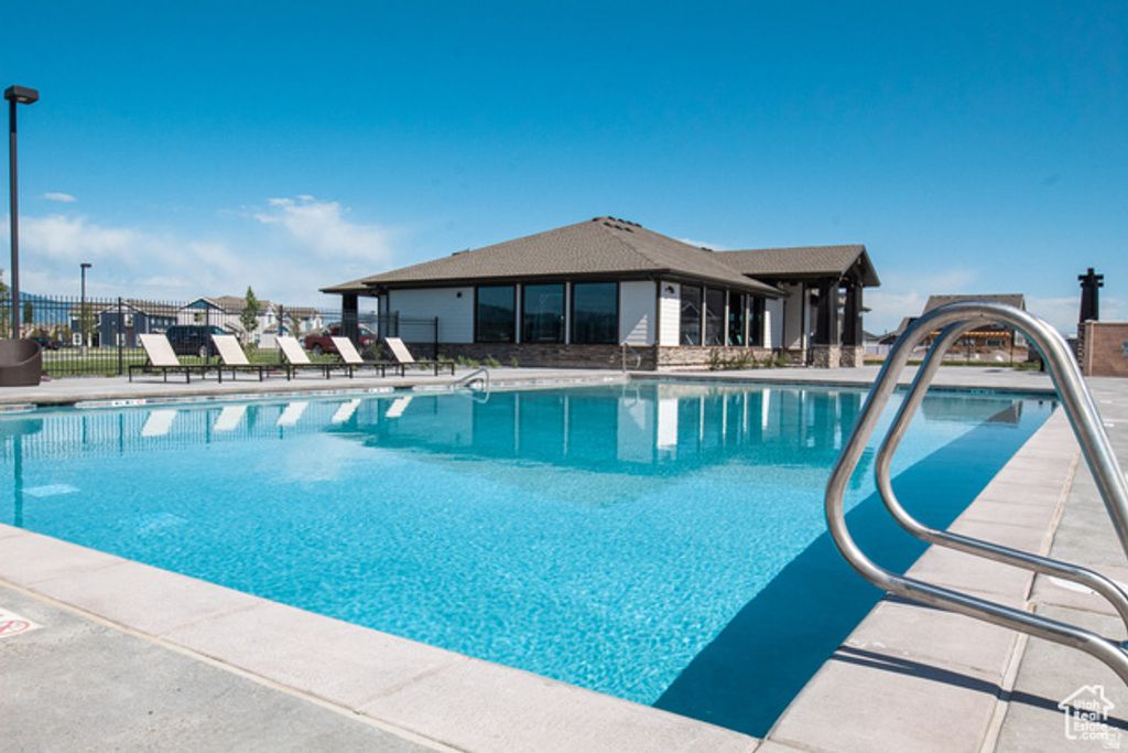 Image 2 of property listing at 1382 E 340 S, Hyrum, UT 84319