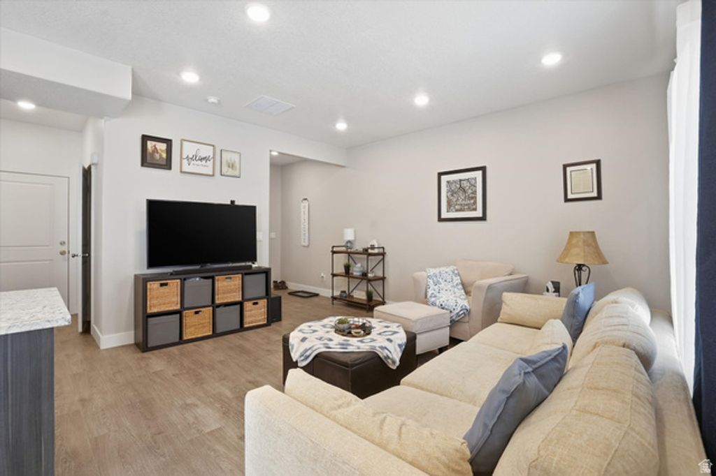 Image 14 of property listing at 1382 E 340 S, Hyrum, UT 84319