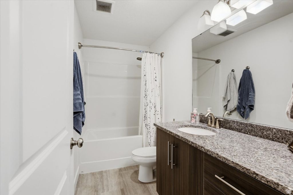 Image 29 of property listing at 1382 E 340 S, Hyrum, UT 84319