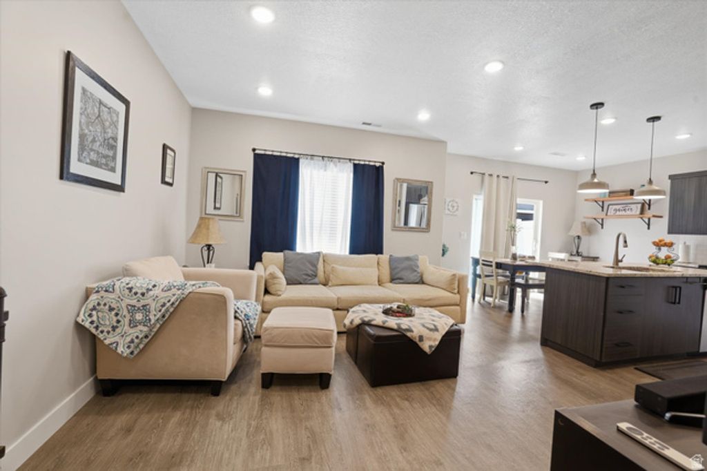 Image 4 of property listing at 1382 E 340 S, Hyrum, UT 84319