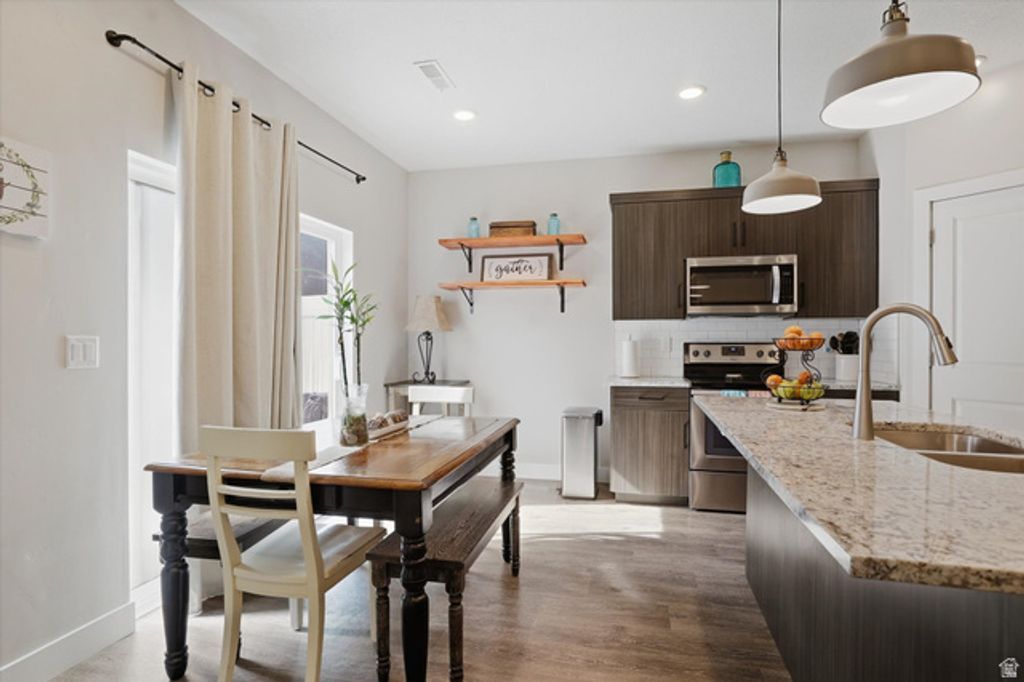 Image 10 of property listing at 1382 E 340 S, Hyrum, UT 84319