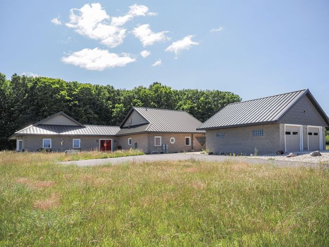 11425 Kerry Road, Brethren, MI 49619