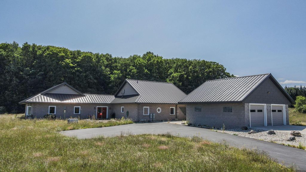 11425 Kerry Road, Brethren, MI 49619