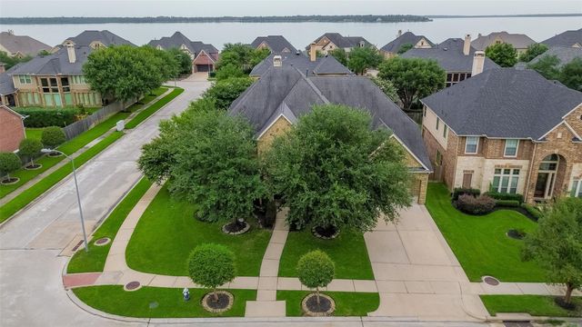 16226 Breakwater Path Drive, Houston, TX 77044