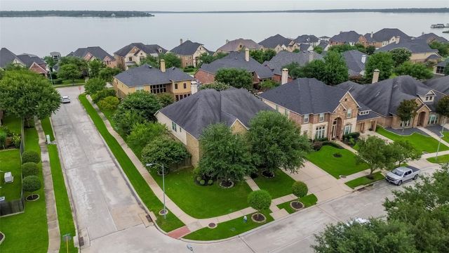 16226 Breakwater Path Drive, Houston, TX 77044