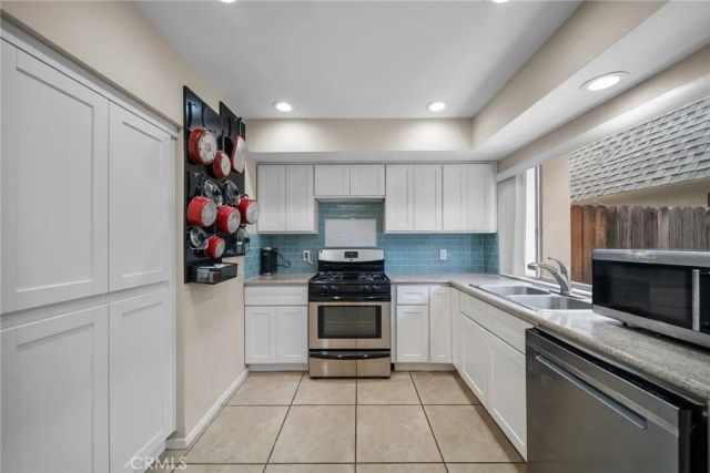 20717 Lemarsh C, Chatsworth, CA 91311