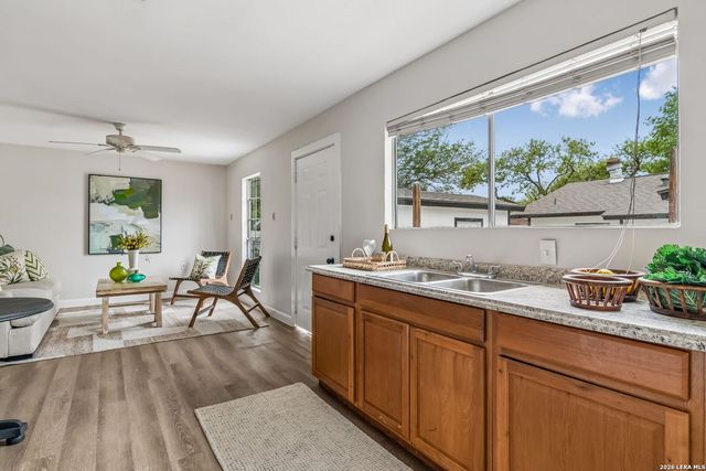466 Maddux St, San Antonio, TX 78227