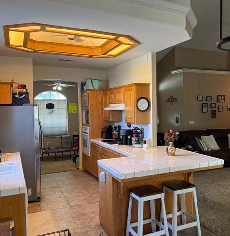 2545 E Goshen Avenue, Fresno, CA 93720