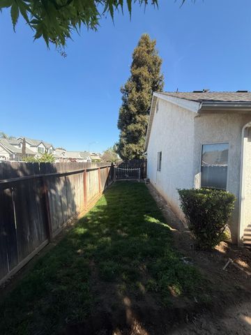2545 E Goshen Avenue, Fresno, CA 93720