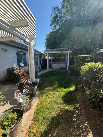 2545 E Goshen Avenue, Fresno, CA 93720