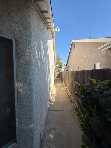 2545 E Goshen Avenue, Fresno, CA 93720