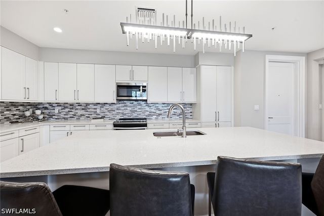 1111 CENTRAL AVE 205, Naples, FL 34102