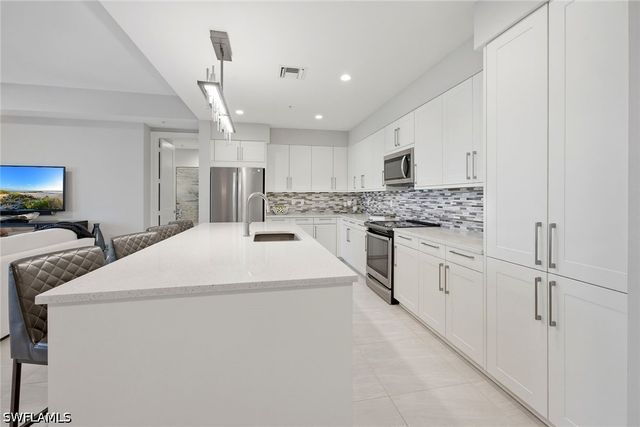1111 CENTRAL AVE 205, Naples, FL 34102
