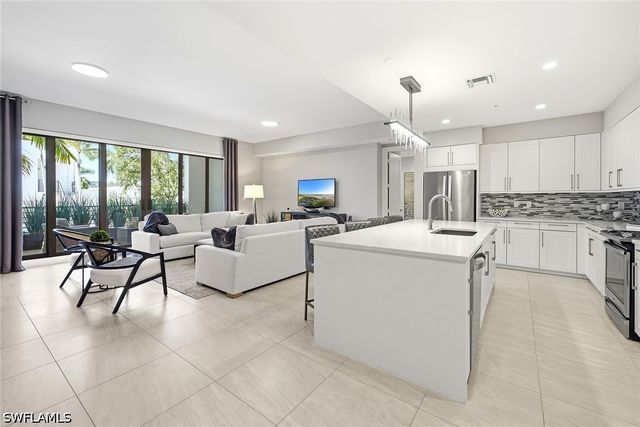1111 CENTRAL AVE 205, Naples, FL 34102