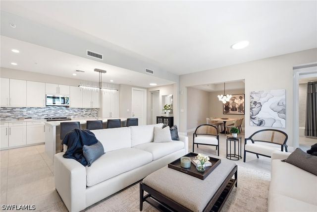 1111 CENTRAL AVE 205, Naples, FL 34102