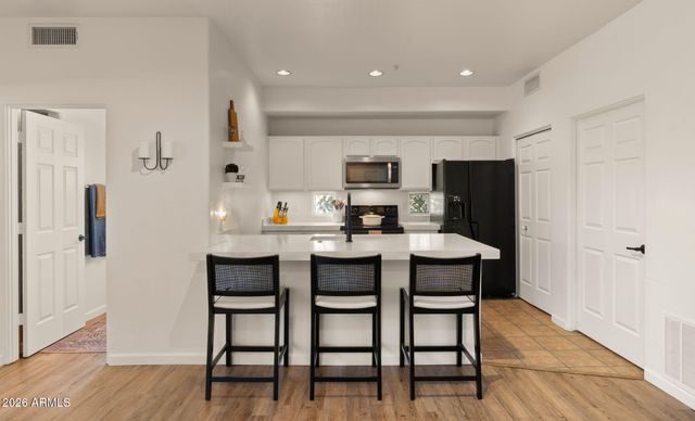 7936 E WILSHIRE Drive 203, Scottsdale, AZ 85257