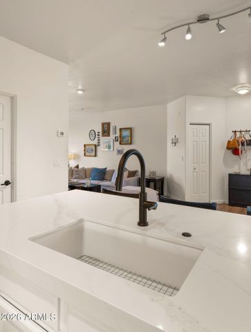 7936 E WILSHIRE Drive 203, Scottsdale, AZ 85257