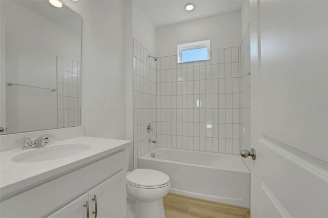 1006 FIESTA KEY CIRCLE, Lady Lake, FL 32159