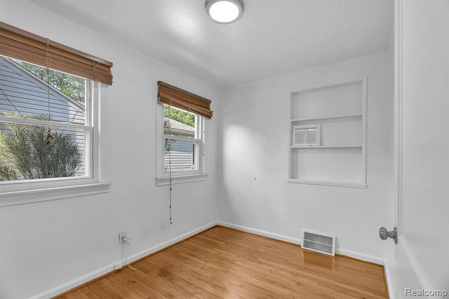 3831 Weddell Street, Dearborn, MI 48124