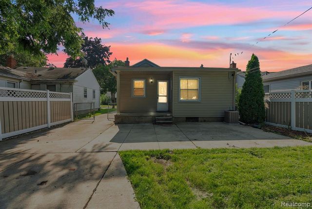 3831 Weddell Street, Dearborn, MI 48124
