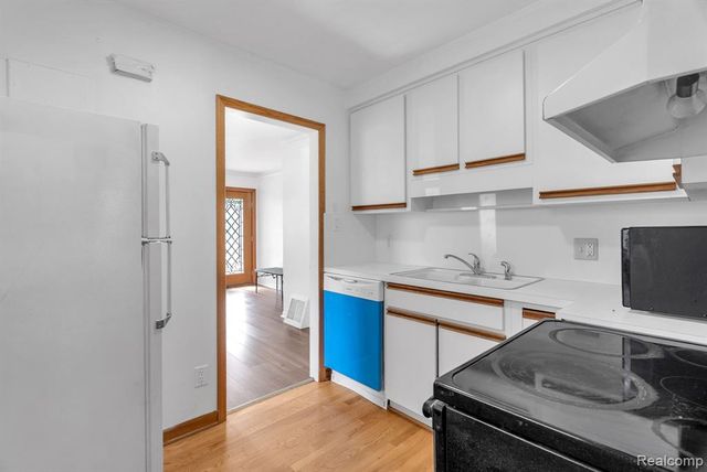 3831 Weddell Street, Dearborn, MI 48124