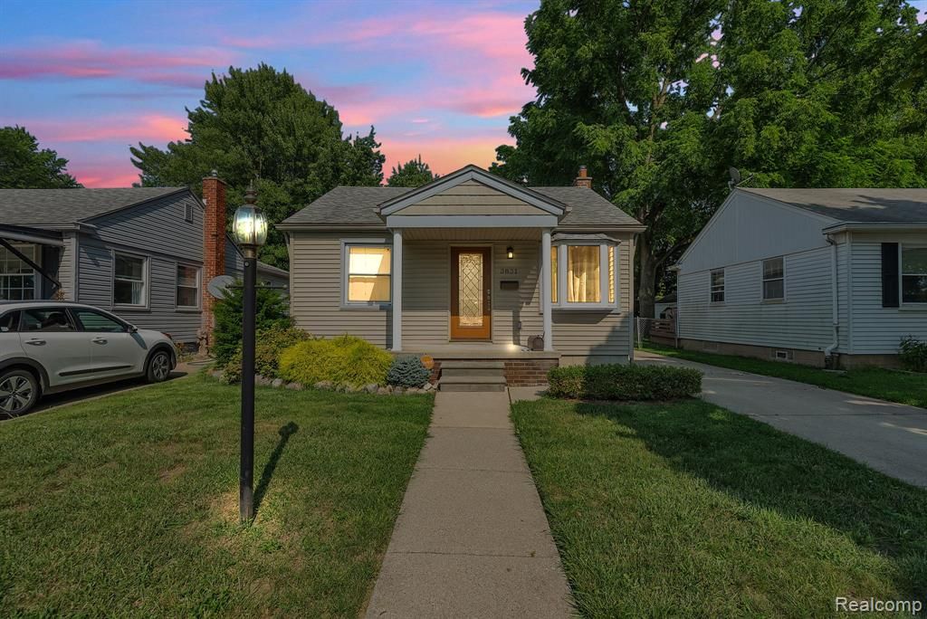 3831 Weddell Street, Dearborn, MI 48124