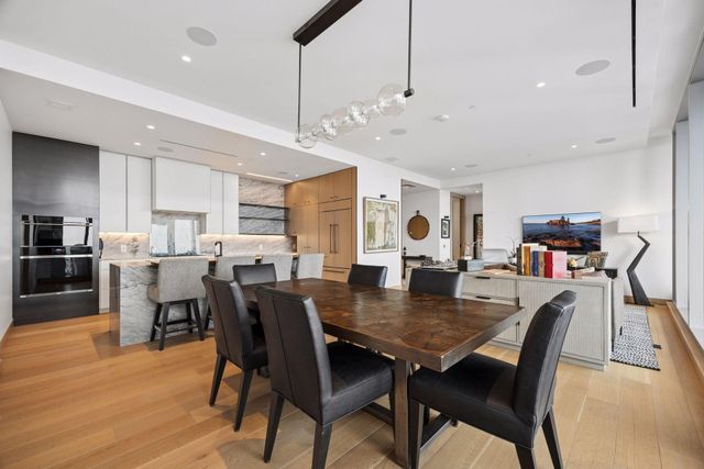 255 Hennepin Ave 3201, Minneapolis, MN 55408