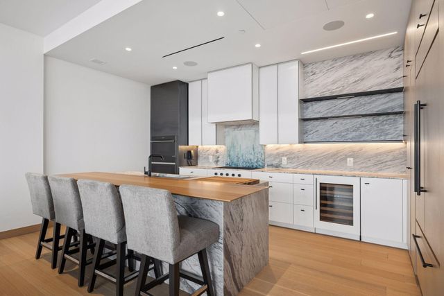 255 Hennepin Ave 3201, Minneapolis, MN 55408