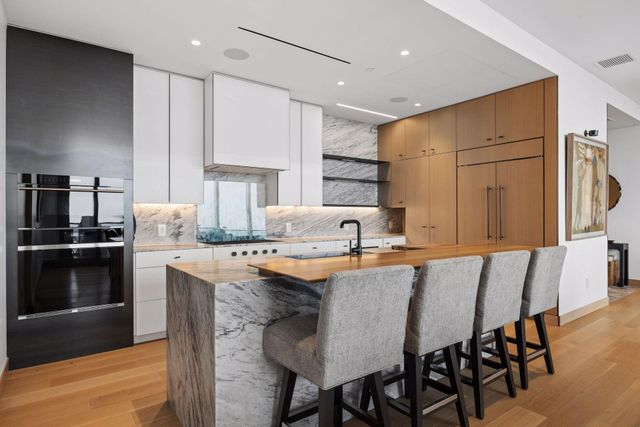 255 Hennepin Ave 3201, Minneapolis, MN 55408