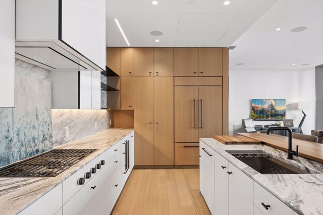 255 Hennepin Ave 3201, Minneapolis, MN 55408