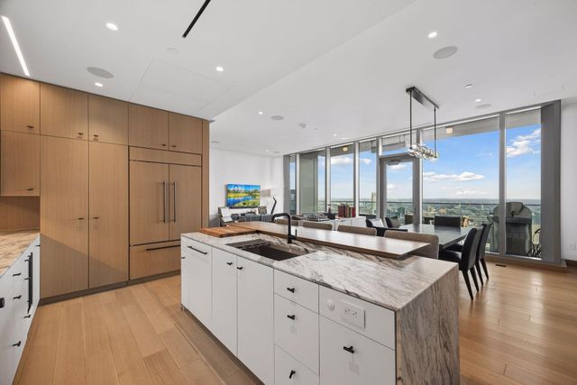 255 Hennepin Ave 3201, Minneapolis, MN 55408