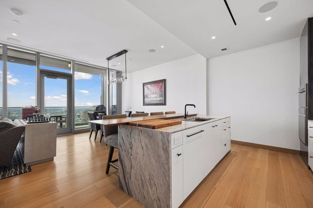 255 Hennepin Ave 3201, Minneapolis, MN 55408