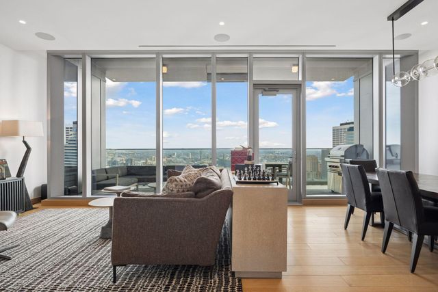 255 Hennepin Ave 3201, Minneapolis, MN 55408