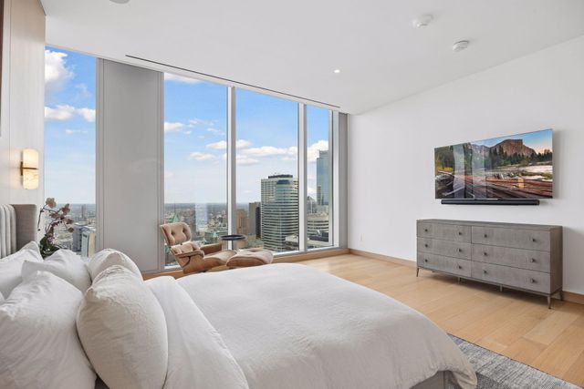 255 Hennepin Ave 3201, Minneapolis, MN 55408