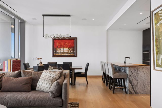 255 Hennepin Ave 3201, Minneapolis, MN 55408