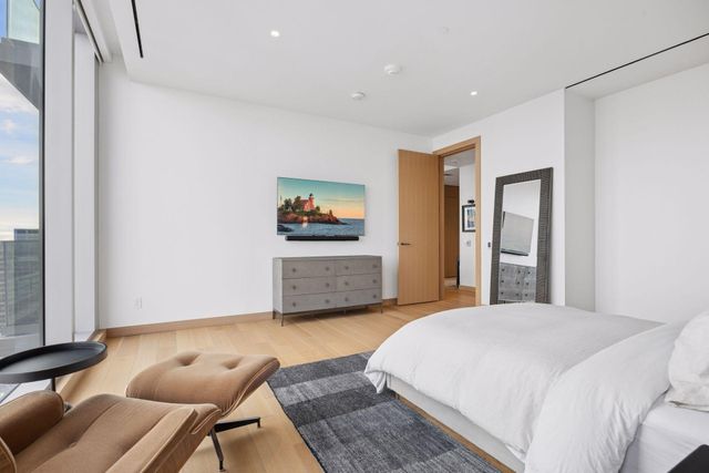 255 Hennepin Ave 3201, Minneapolis, MN 55408