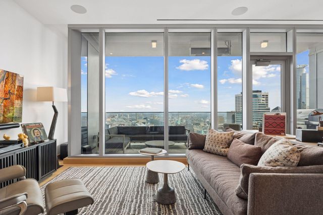 255 Hennepin Ave 3201, Minneapolis, MN 55408